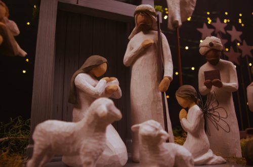 creche - Nativity scene - Christmas Reminds Me